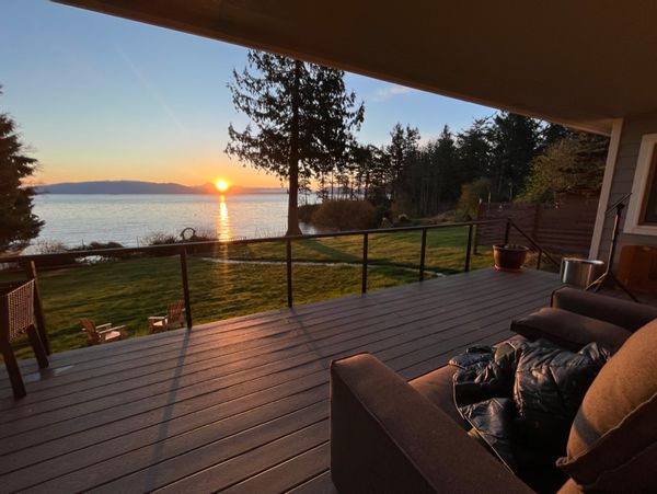 Contemporary beach house in Orcas Island