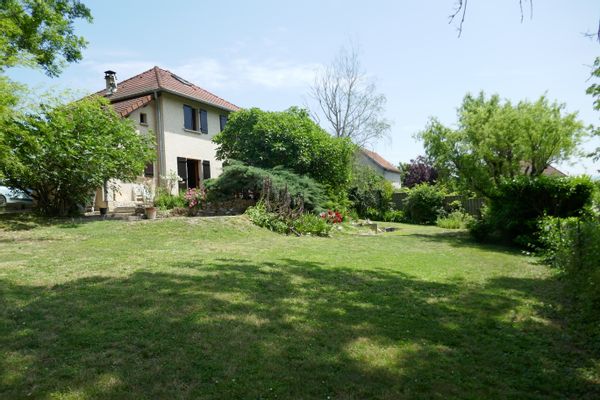 Un village authentique dans les pré-Alpes. An authentic village, on the Alpine foothills.