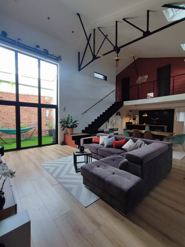 Maison atypique dans ville médiévale