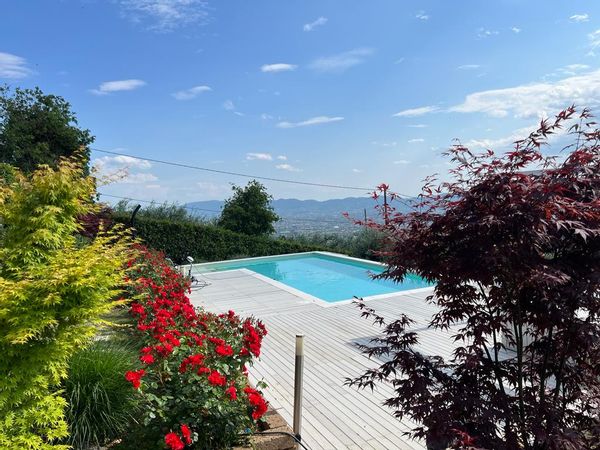 Tuscany dream with pets
