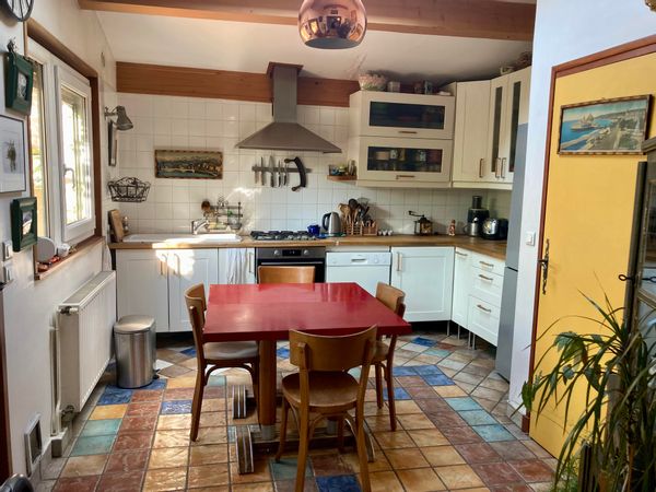 Lyon/Bron: chambre+salle de bain privatives, dans charmante et chaleureuse maison