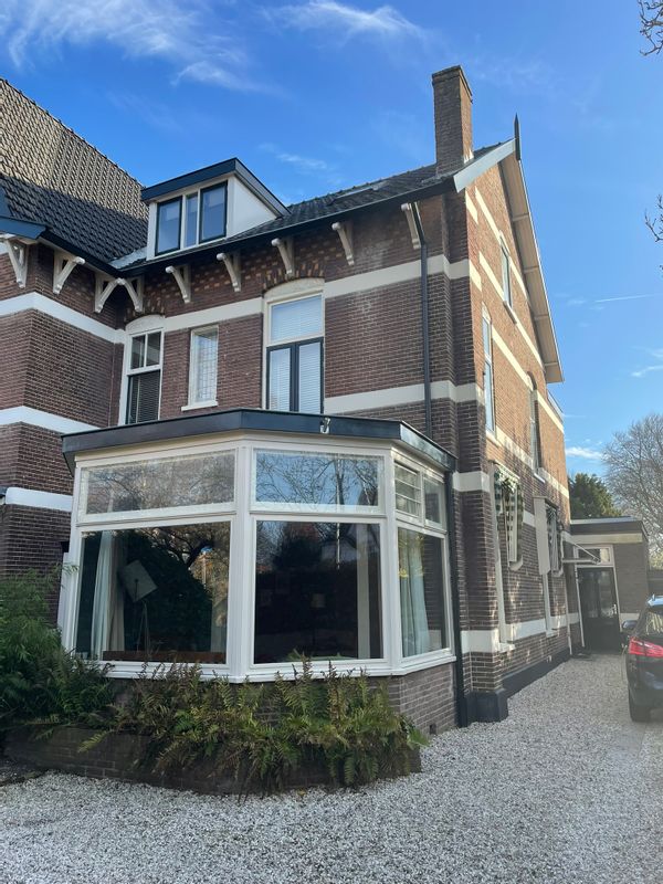 Spacious home with large garden, very close to Amsterdam