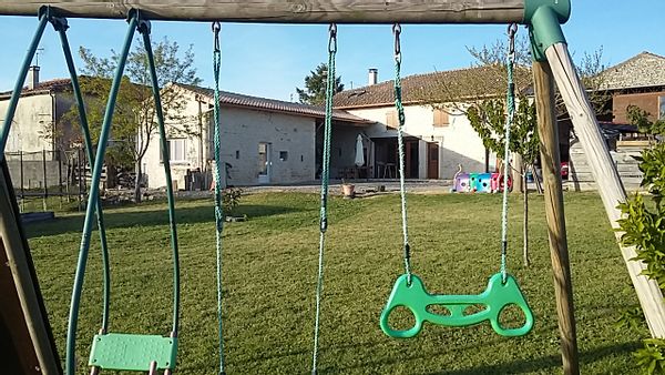 Entre Poitiers et Bordeaux : grange rénovée spacieuse et lumineuse