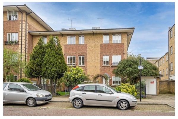 4 Bedroom, 3 bathroom house in London Fields, close to Central London.