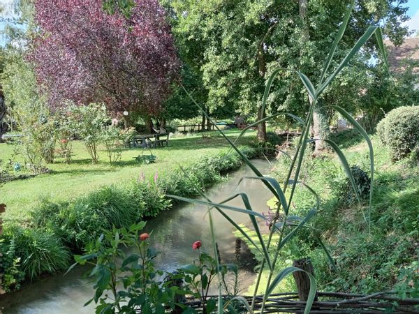 Et au milieu coule une rivière...