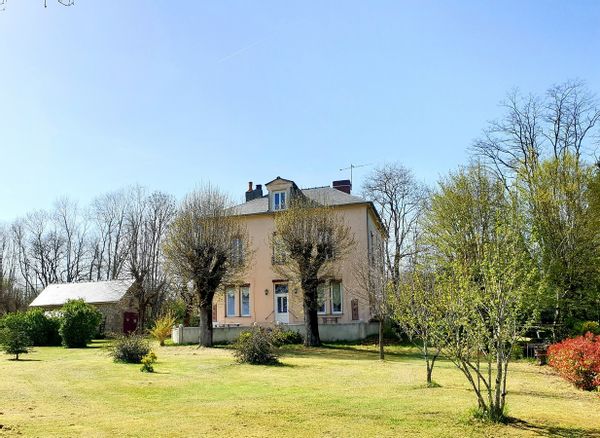 chambre lumineuse à la Maison du Bonheur