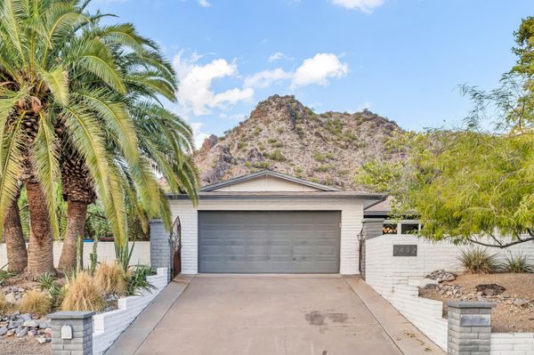 Gorgous Trailhead retreat home with heated Pool