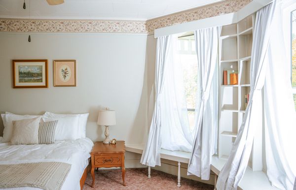 Private Room at the Bluebird Inn