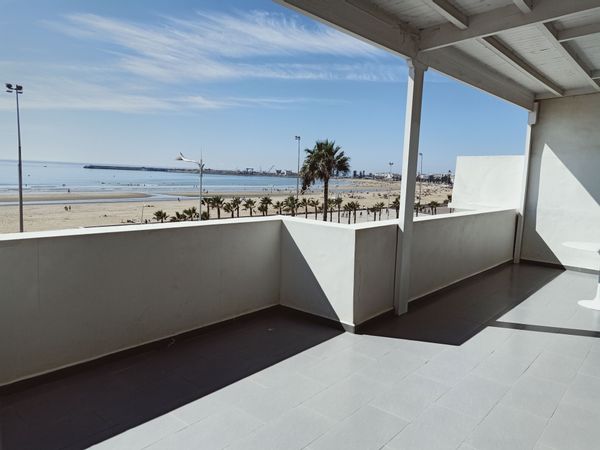 Appartement au Cœur de la Ville : Terrasse avec Vue Imprenable sur la Mer !