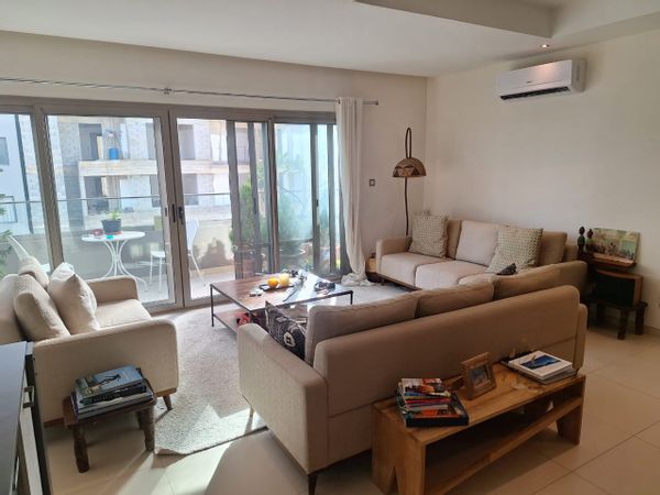 Appartement haut standing à Mermoz: 2 chambres, 2 salles de bain, piscine et salle de sport!