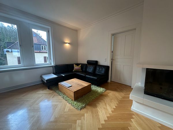 Appart moderne (135m²) en bord de forêt : panorama, jardin & balcon. Proche centre & transports