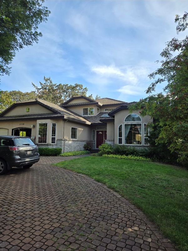 Brentwood Bay Family Home