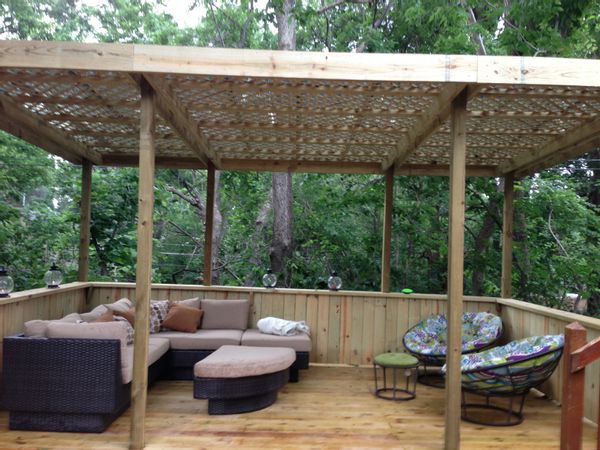 Dream deck and two living rooms, 15 minutes to downtown KC