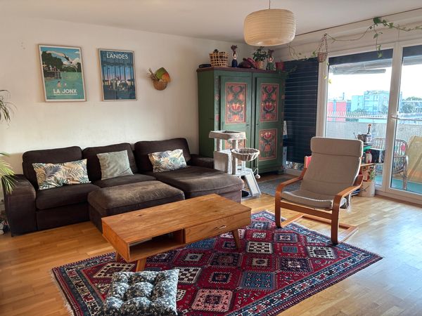 Charmant appartement idéal pour les familles. Quartier proche du centre et entouré par la nature.