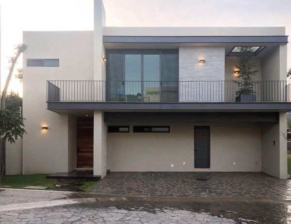 CARLOS ENRIQUE's house