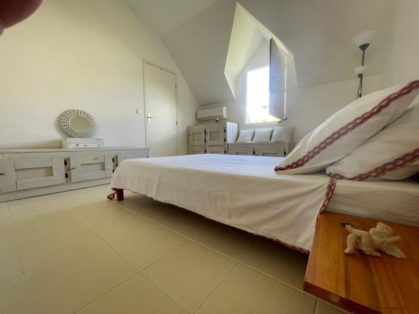 Appartement cosy une chambre et 3 lits solos en bord de mer au Gosier, Anse Vinaigri.