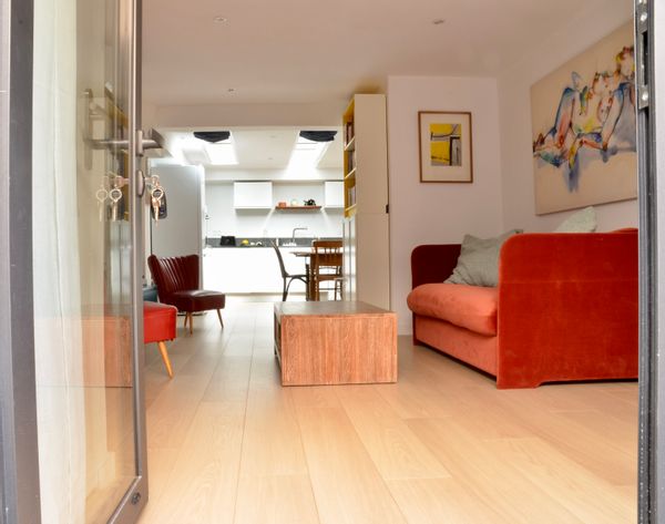 Beau studio avec cour en centre-ville