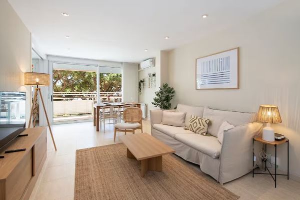 Precioso apartamento familiar frente a la playa y cerca de Barcelona