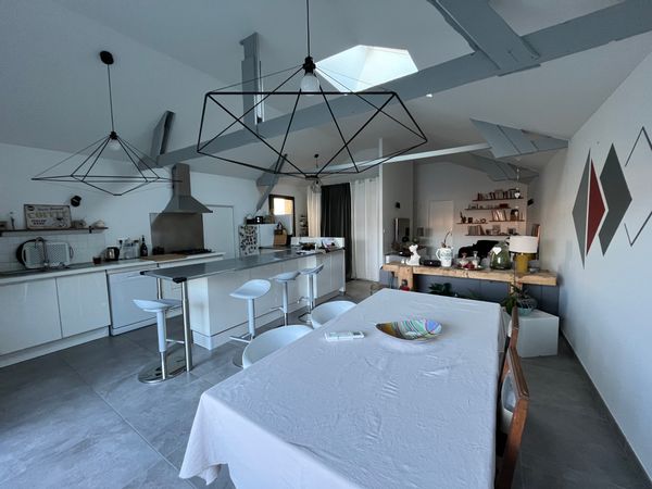 La maison de Gaelle est calme et proches de toutes les commodités , à la ville mais au calme