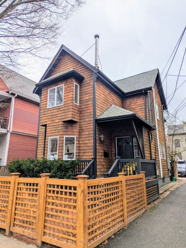 Charming Somerville Cottage - Steps to Subway and Bike Path