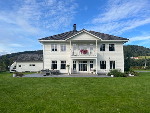 Experience Fjords, Mountains & Endless Summer Light – Modern Family Home near Ålesund, Norway