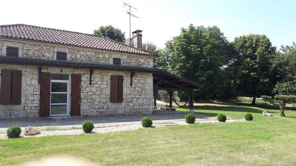 (Recherche pour été 2025  ) Maison en pierre de caractère