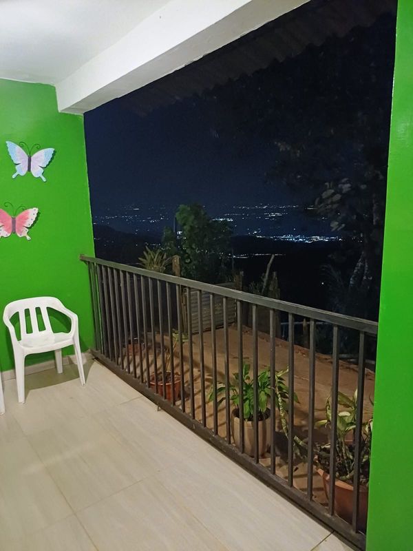 Ecocasa cómoda en el bosque 45 mints de Cali- Colombia