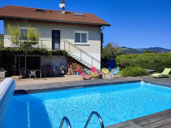 Grande maison sur 3 niveaux avec Piscine en Chartreuse sur un terrain de plus de 1000 m².