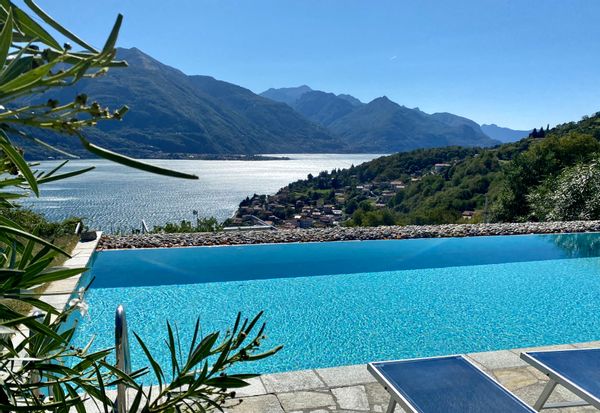 Stylish apartment with pool above Lake Como