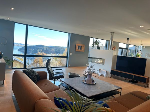 Modern house with great view, 30min from the city Trondheim. Nice outdoor area.
