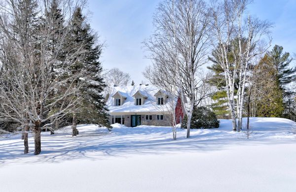 Mandana and Brad's Cozy Getaway House