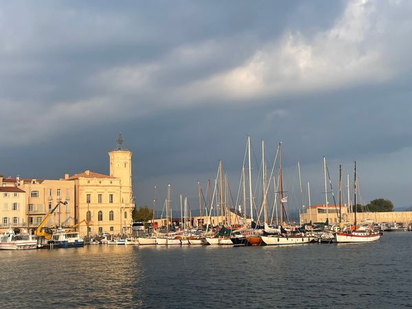 Chez Catherine  ..Appartement confortable ,Spacieux , grande Terrasse  , Vue sur le Port
