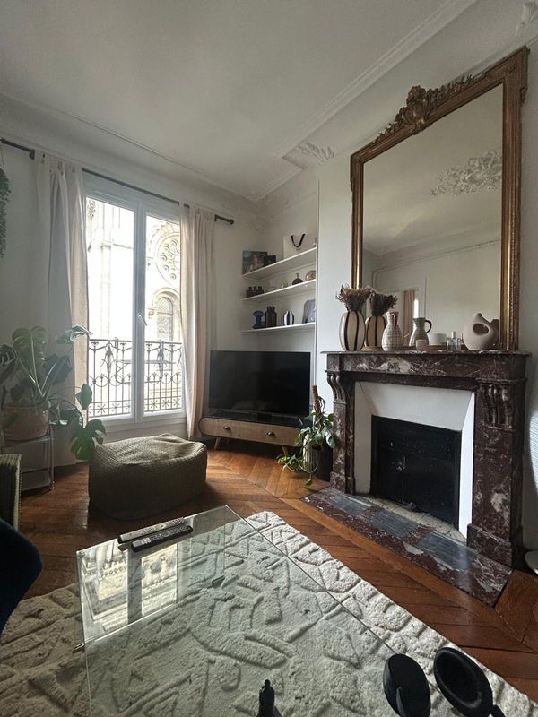 Appartement situé dans le 11ème arrondissement de Paris d'Alice & Antoine à l'Eglise Saint Ambroise