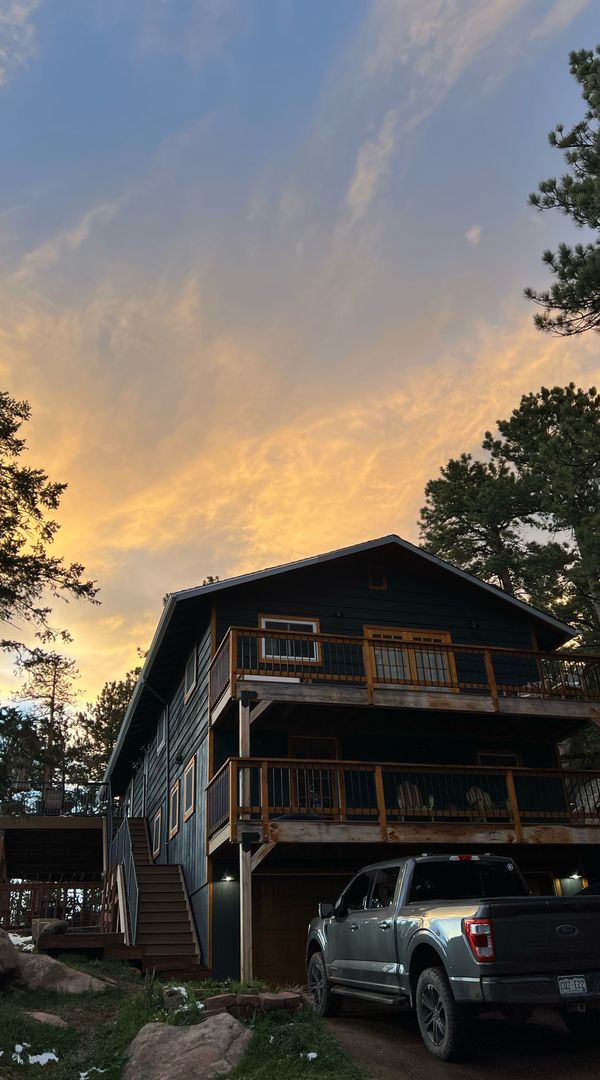 Alizae's home - near Red Rocks with beautiful views and privacy