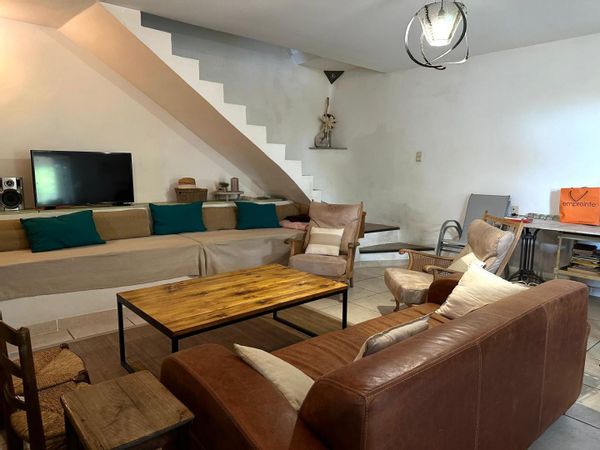 La campagne en tracteur rouge