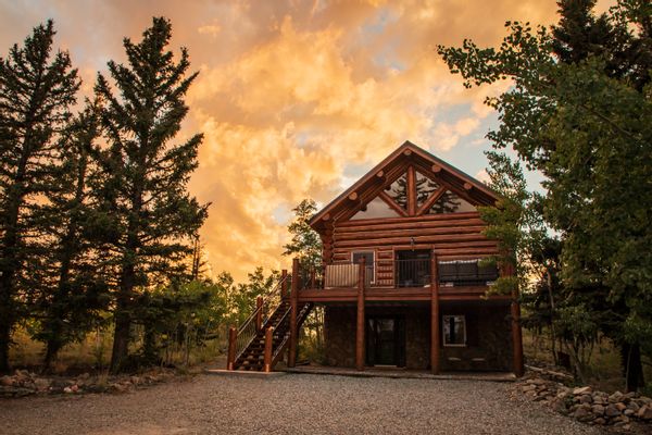 Hidden Alpine Lodge (HAL), Rustic Modern Log Cabin in the Colorado Mountains