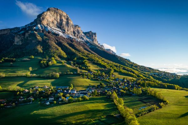 Au pied du vercors avec piscine chauffée