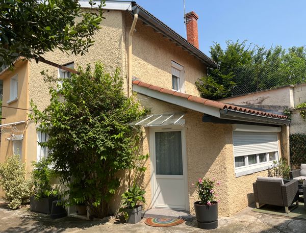 Chambre privée pour visiter Lyon (accès direct à la place Bellecour en transport en commun)