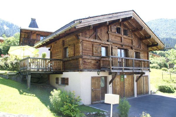 Peaceful Chalet in Les Houches with Mountain Views