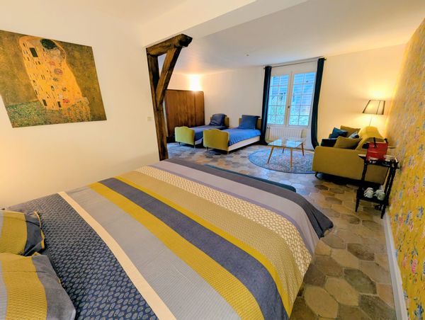 Grande suite de 45 m2 pour 4 à 6 personnes dans maisonnette indépendante + jardin d'hiver de 55 m2