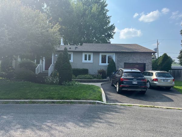 Grande résidences près de la nature et de Montréal sise sur la rive sud