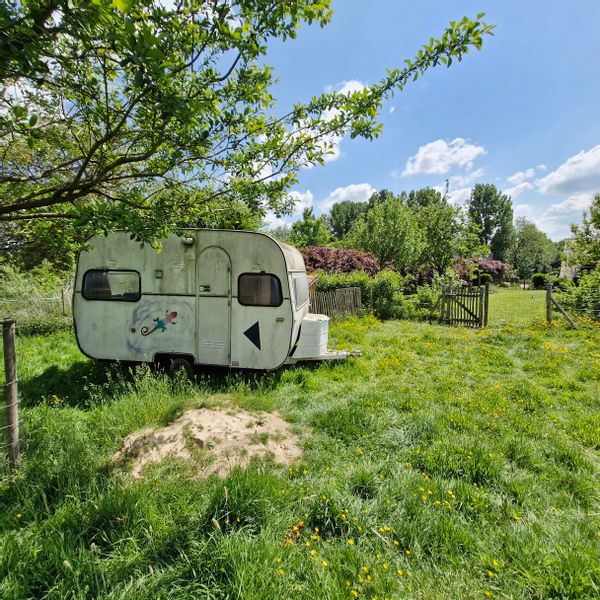 La petite caravane dans la prairie