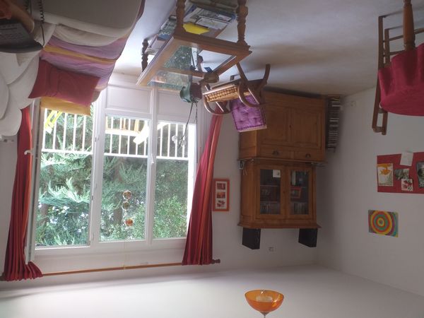 Petite chambre calme et lumineuse