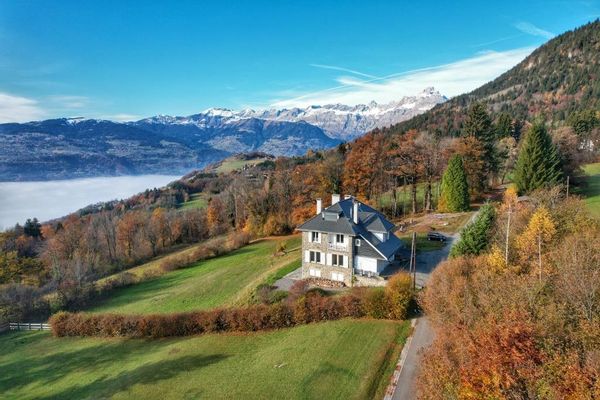 Home sweet home face au Mont-Blanc avec jardin.