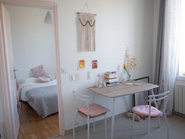 Charming Arty Apartment Close to Paris – Perfect for Couples or Solo Travelers