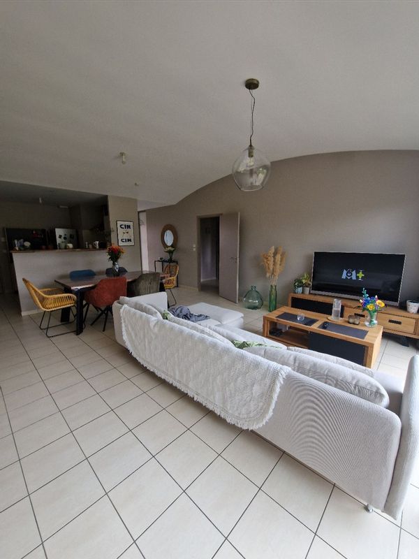 Chambre privée en ville avec parking et jardin