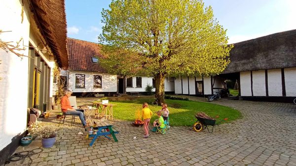 Ancienne ferme carrée (Ardennes Flamandes)