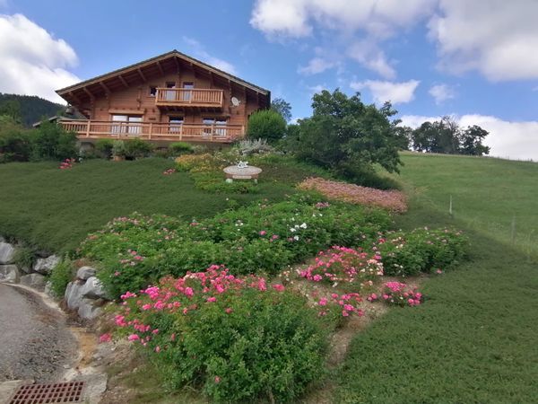 Au CHALET des SENS ,  chalet typique savoyard, vous pourrez vous y détendre dans un cadre magnifique
