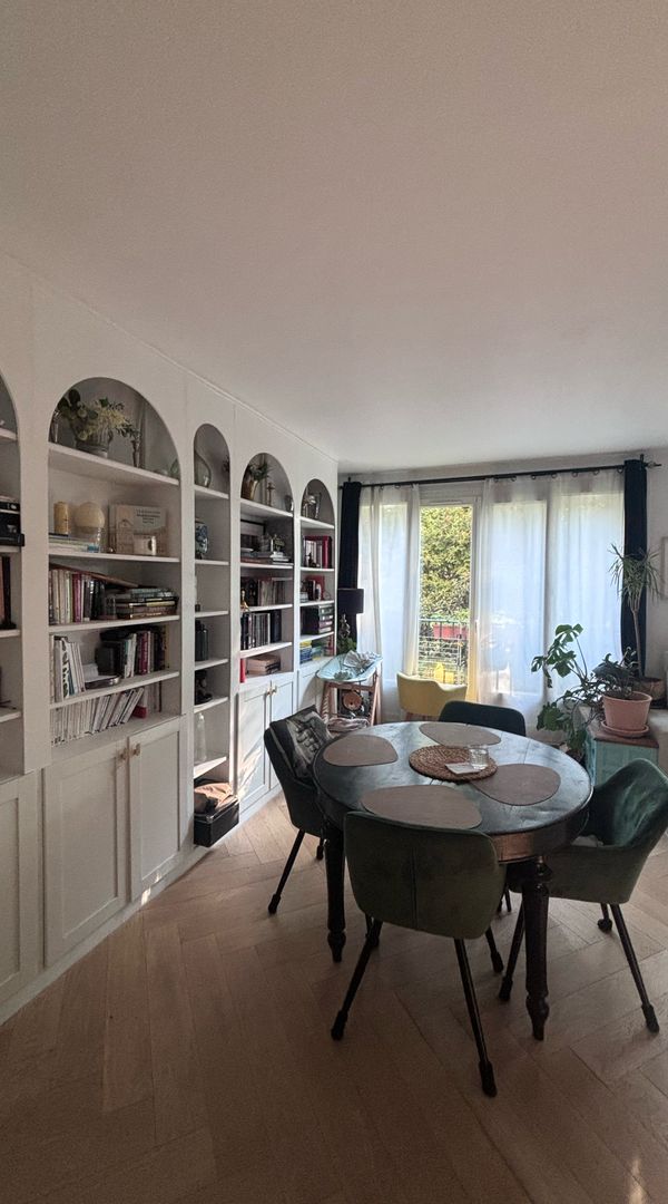 À la recherche d’un échange réciproque au nouvel an - l’appart’ de Viviane et Fred