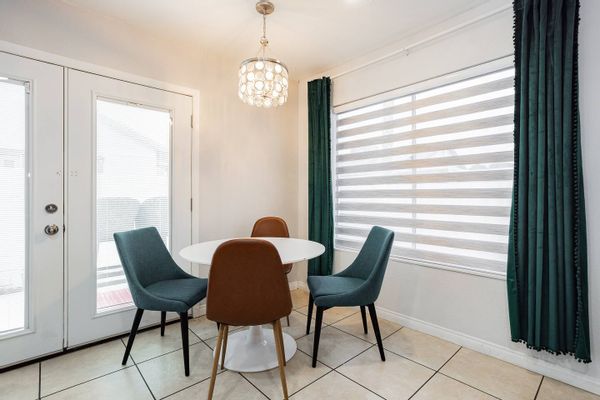 Location! One Story Townhome WiFi TV Desk